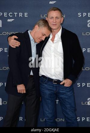 Christophe Waltz e Daniel Craig frequentano la fotocellula Spectre, tenuta presso la sala da ballo Corinthia Hotel, Whitehall Place, Londra. Foto Stock