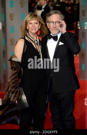 Kate Capshaw e Steven Spielberg partecipano all'EE British Academy Film Awards alla Royal Opera House di Bow Street, Londra. EMPICS Entertainment foto. Data immagine: Domenica 14 febbraio 2016. Il credito fotografico dovrebbe essere: Doug Peters/ EMPICS Entertainment Foto Stock