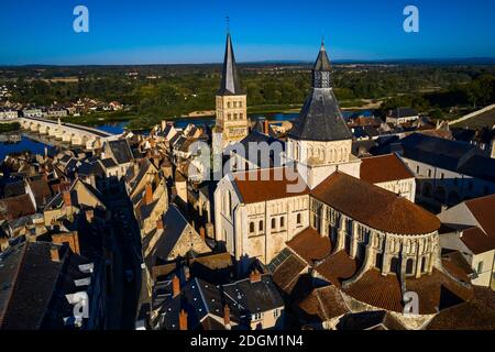 Francia, Nièvre (58), la Charité-sur-Loire, Via di Saint-Jacques-de-Compostelle, Chiesa di Notre-Dame, Valle della Loira Foto Stock