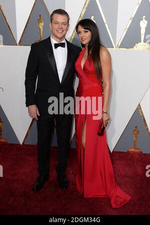 Matt Damon e Luciana Barroso arrivano all'88esimo Academy Awards tenutosi al Dolby Theatre di Hollywood, Los Angeles, California, USA, 28 febbraio 2016. Foto Stock