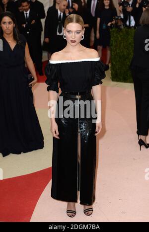 Lea Seydoux al Metropolitan Museum of Art Met Gala 2016, a New York City, USA. Il credito fotografico dovrebbe essere: Doug Peters/EMPICS Entertainment Foto Stock