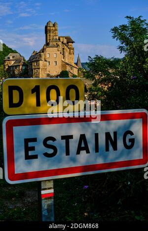 Francia, Aveyron (12), Lot valle, Estaing, etichettato i più bei villaggi di Francia, tappa sul percorso di Saint-Jacques-de-Compostelle, classificato W Foto Stock