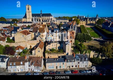 Francia, Nièvre (58), Nevers, Cattedrale di Saint-Cyr-et-Sainte-Julitte sulla strada per Saint-Jacques de Compostelle, Valle della Loira Foto Stock