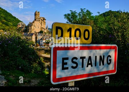 Francia, Aveyron (12), Lot valle, Estaing, etichettato i più bei villaggi di Francia, tappa sul percorso di Saint-Jacques-de-Compostelle, classificato W Foto Stock