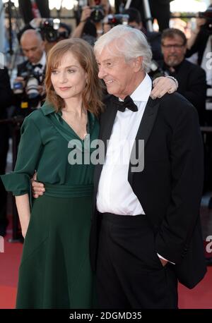 Isabelle Huppert e Paul Verhoeven partecipano alla prima Elle al Palais De Fetival di Cannes. Parte del 69° Festival del Cinema di Cannes in Francia. (Credito obbligatorio: Doug Peters/EMPICS Entertainment) Foto Stock