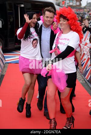 Stephen Mulhern con una festa di gallina che partecipa alla Got Talent Photocall della Gran Bretagna al Teatro dell'Opera, Church Street, Blackpool Foto Stock