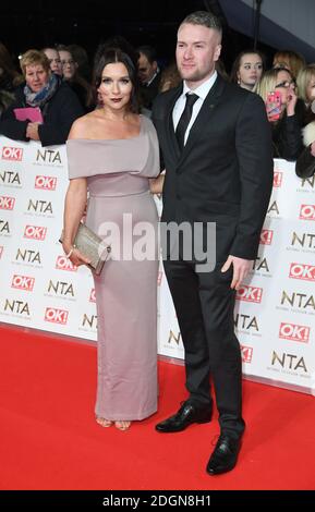 Candice Brown e Liam McCauley partecipano al National Television Awards 2017 tenutosi all'O2 di Londra Foto Stock