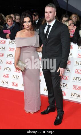 Candice Brown e Liam McCauley partecipano al National Television Awards 2017 tenutosi all'O2 di Londra Foto Stock