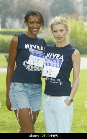 Laura Bailey e Judi Shekoni lanciano Cancer Research uk's Race for Life a Regents Park, Londra. Tre quarti di lunghezza. Â©Doug Peters/allaction.co.uk Foto Stock