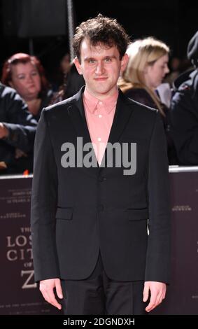 Harry Melling arriva alla prima britannica di Lost City of Z, il British Museim, Londra. Foto Stock