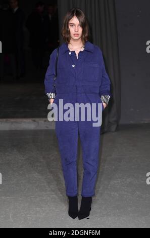 Iris Law partecipa al Burberry London Fashion Week Show presso la Makers House, Manette Street, Londra. Il credito fotografico dovrebbe essere: Doug Peters/ EMPICS Entertainment Foto Stock