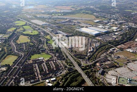 Vista aerea dell'industria e del Sheffield Business Park e ora chiuso Sheffield Airport a Tinsley, un sobborgo sul lato est di Sheffield, South Yorkshire Foto Stock