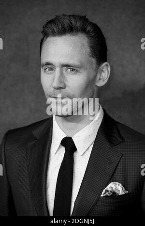 Editor Nota, ritaglio alternativo, immagine convertita in bianco e nero. Tom Hiddleston partecipa alla prima europea di Kong: Skull Island, tenutasi a Cineworld Empire Leicester Square, Londra. Foto data martedì 28 febbraio 2017. Il credito immagine dovrebbe essere Doug Peters/EMPICS Entertainment. Foto Stock
