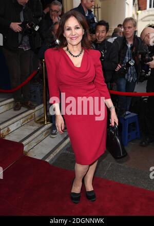 Arlene Phillips frequenta la notte di apertura della 42nd Street in aiuto dell'East Anglia's Children's Hospice, Theatre Royal, Drury Lane, Londra Foto Stock