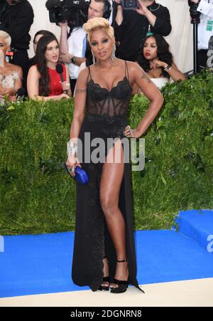 Mary J. Blige frequentando il Metropolitan Museum of Art Costume Institute Benefit Gala 2017, a New York City, USA. Il credito fotografico dovrebbe essere: Doug Peters/EMPICS Entertainment. Foto Stock