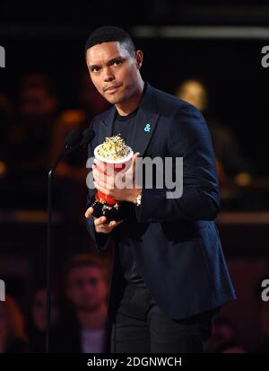 Trevor Noah accetta il miglior ospite per 'The Daily Show' al MTV Movie and TV Awards 2017, The Shrine Auditorium, Los Angeles. Il credito fotografico dovrebbe essere: Doug Peters/EMPICS Entertainment. Foto Stock