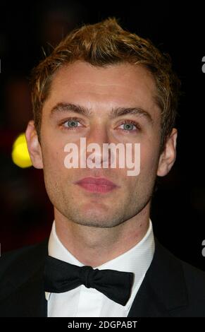 Jude Law alla prima europea di Cold Mountain, Leicester Square, Londra. Doug Peters/allactiondigital.com Foto Stock