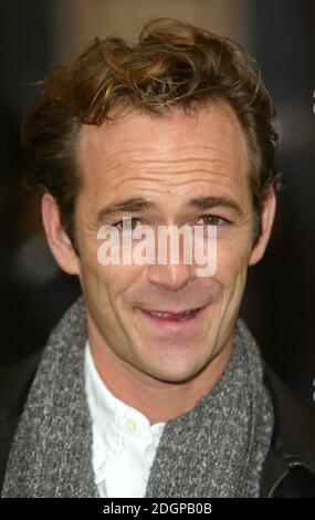 Luke Perry alla fotocellula per la produzione del West End di quando Harry incontrò Sally, The Theatre Royal, Londra. Doug Peters/allactiondigital.com Foto Stock