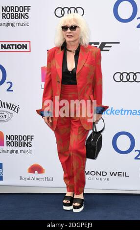 Debbie Harry di Blondie in arrivo per il Nordoff Robbins O2 Silver Clef Awards tenutosi al Grosvenor House Hotel di Londra, venerdì 30 giugno 2017 Foto Stock