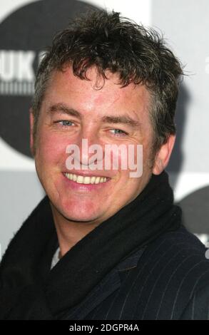 Shane Richie in arrivo a UK Radioaid, Capital radio, Leicester Square, Londra. Tutte le stazioni radio commerciali si sono unite per un giorno per unire le forze con una trasmissione comune tutto il giorno in aiuto dell'appello dello tsunami. Doug Peters/allactiondigital.com Foto Stock