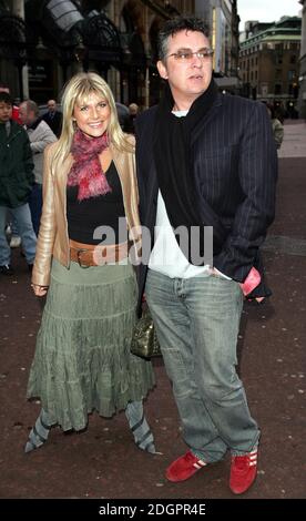 Shane Richie e Christie Goddard arrivano a UK Radioaid, Capital radio, Leicester Square, Londra. Tutte le stazioni radio commerciali si sono unite per un giorno per unire le forze con una trasmissione comune tutto il giorno in aiuto dell'appello dello tsunami. Doug Peters/allactiondigital.com Foto Stock