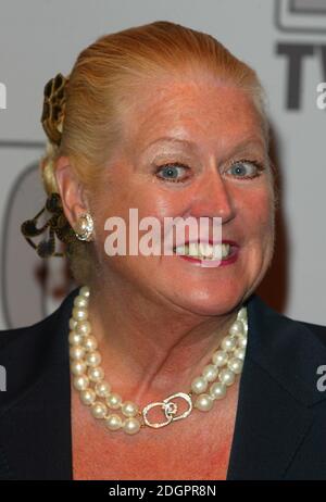 Kim Woodburn da quanto è pulito la vostra casa che arriva ai 2004 momenti TV, BBC Television Center, Londra. Doug Peters/allactiondigital.com Foto Stock