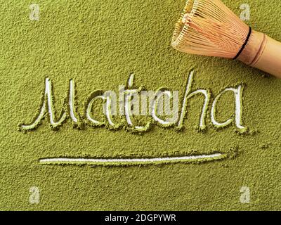 Lettere Matcha su polvere verde di tè matcha Foto Stock