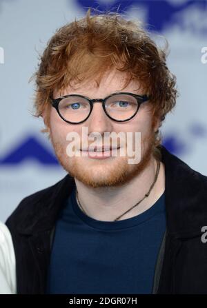 Ed Sheeran arrivando a MTV Video Music Awards 2017, tenutosi presso il Forum di Los Angeles. Foto di credito dovrebbe leggere: Doug Peters/EMPICS Entertainment Foto Stock