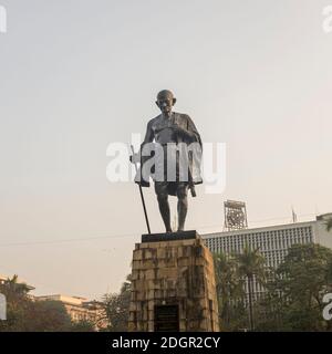 Statua di Mahatma Gandhi nel giardino Mahatma Gandhi nel distretto Churchgate di Mumbai, India Foto Stock