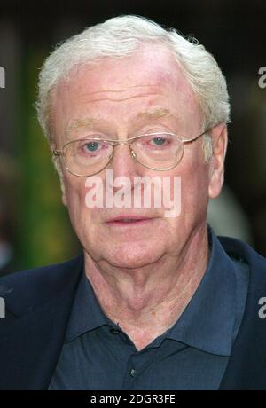 Michael Caine alla prima europea di Batman Begins, Leicester Square, Londra. Doug Peters/allactiondigital.com Foto Stock