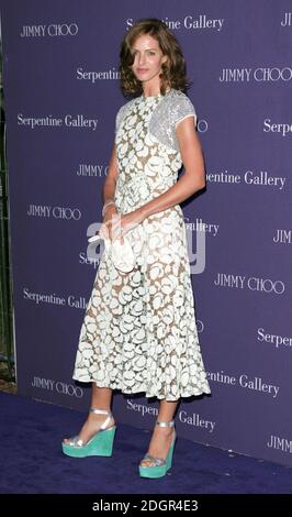 Trinny Woodall arriva al Summer Party tenuto dalla Serpentine Gallery e Jimmy Choo, Hyde Park, Londra. Doug Peters/allactiondigital.com Foto Stock