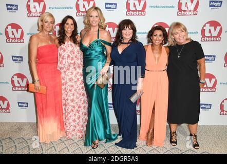 (L - R) Jane Moore, Andrea Mclean, Penny Lancaster, Coleen Nolan, Saira Khan e Linda Robson partecipano ai TV Choice Awards 2017 che si sono tenuti al Dorchester, Park Lane, Mayfair, Londra. Il credito immagine dovrebbe essere: Doug Peters/Empics Entertainment Foto Stock