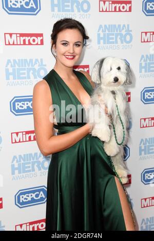 Ashleigh Butler e Sully frequentano gli Animal Hero Awards tenuti al Grosvenor House Hotel, Londra. Il credito immagine dovrebbe essere: Doug Peters/Empics Entertainment Foto Stock