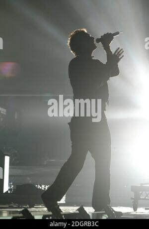 Chris Martin di Coldplay durante le prove per la loro performance MTV European Music Awards 2005, The Atlantic Pavilion, Lisbona, Portogallo. Doug Peters/allactiondigital.com Foto Stock