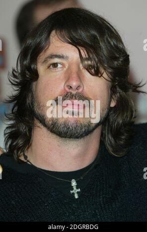 Dave Grohl da Foo Fighters in arrivo al MTV Europe Music Awards 2005, Lisbona, Portogallo. Doug Peters/allactiondigital.com Foto Stock