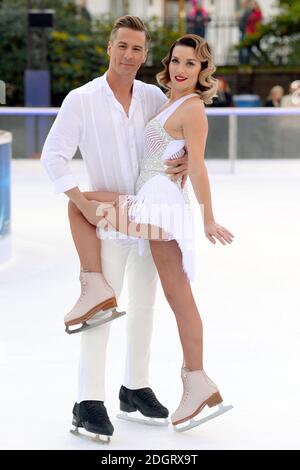 Assistere alla Dancing on Ice Photocall che si tiene al Natural History Museum di Londra. Il credito fotografico dovrebbe essere: Doug Peters/EMPICS Entertainment Foto Stock