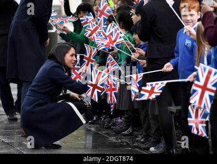 Meghan Markle incontra i membri del pubblico durante una visita al Millennium Point di Birmingham. Foto Stock