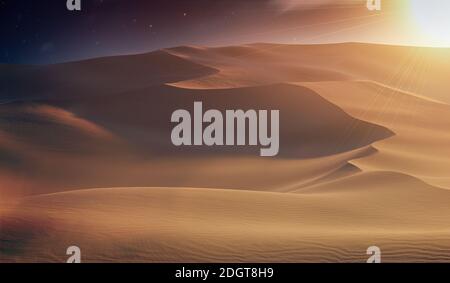 Dune di sabbia nel deserto al tramonto. Illustrazione con rendering 3D. Foto Stock