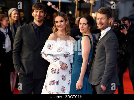 Michiel Huisman (da sinistra a destra), Lily James, Jessica Brown Findlay e Glen Powell partecipano alla prima mondiale della Guernsey Literary and Potato Peel Pie Society al Curzon Mayfair, Londra. Il credito fotografico dovrebbe essere: Doug Peters/EMPICS Entertainment Foto Stock