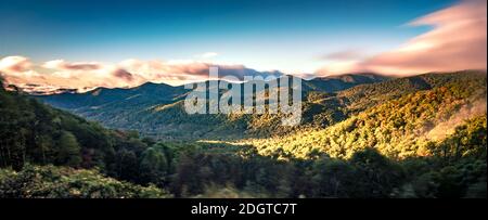 Mattina alba ove blu Ridge parkway montagne Foto Stock