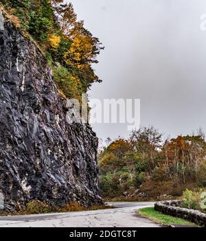 Autunno nelle montagne Appalachian vista lungo il Blue Ridge Parkwa Foto Stock