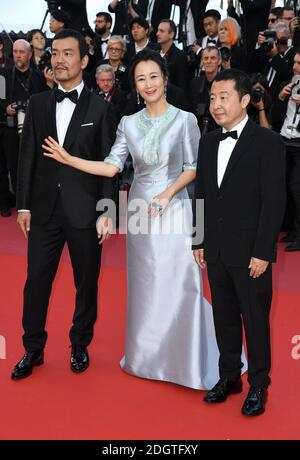 Fan Liao, Tao Zhao e Zhangke Jia che partecipano alla prima Eternals (la cenere è bianco puro) come parte del 71esimo Festival del Cinema di Cannes Foto Stock