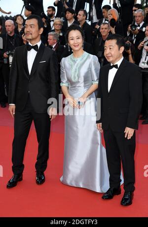 Fan Liao, Tao Zhao e Zhangke Jia che partecipano alla prima Eternals (la cenere è bianco puro) come parte del 71esimo Festival del Cinema di Cannes Foto Stock