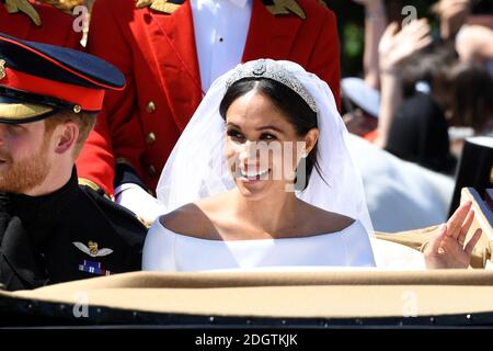 Meghan Markle, la nuova Duchessa del Sussex, durante la processione in carrozza attraverso Windsor dopo il matrimonio reale Foto Stock