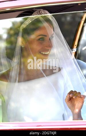 Meghan Markle si fa strada verso il Castello di Windsor per il suo matrimonio con il Principe Harry. Foto Stock