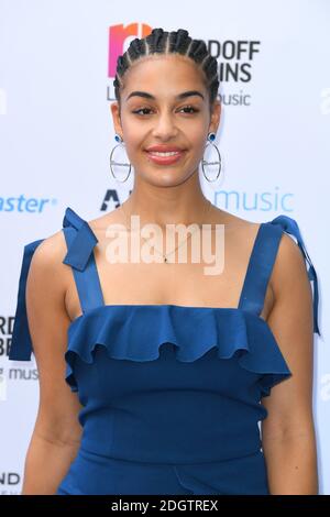 Jorja Smith partecipa al Nordoff Robbins O2 Silver Clef Awards tenutosi al Grosvenor House Hotel di Londra. Il credito fotografico dovrebbe essere: Doug Peters/EMPICS Foto Stock