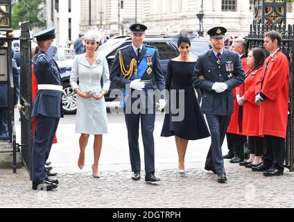 Catherine, Duchessa di Cambridge (a sinistra), il Principe Guglielmo, Duca di Cambridge (seconda a sinistra), Meghan, Duchessa di Sussex, e il Principe Harry (a destra) durante il centenario della RAF all'Abbazia di Westminster, Londra. Il credito fotografico dovrebbe essere: Doug Peters/EMPICS Foto Stock