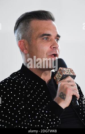 Robbie Williams partecipa alla fotocellula X Factor tenutasi alla Somerset House di Londra. Il credito fotografico dovrebbe essere: Doug Peters/EMPICS Foto Stock