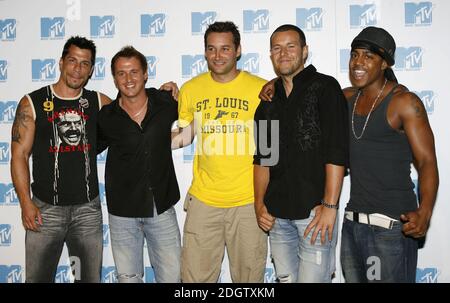 Danny Wood (New Kids on the Block), Jimmy Constable (911), Dane Bowers (un altro livello), Lee Latchford Evans (Steps) e Bradley Macintosh (S-Club 7). Foto Stock