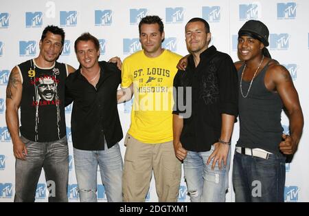 Danny Wood (New Kids on the Block), Jimmy Constable (911), Dane Bowers (un altro livello), Lee Latchford Evans (Steps) e Bradley Macintosh (S-Club 7). Foto Stock